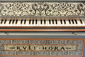 Clavecin d'après Ruckers 1635: décoration du tour de clavier. Anne-Ian-Tucker